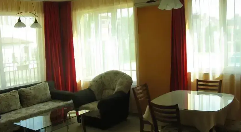 Солнечный берег: Hermes Apartments