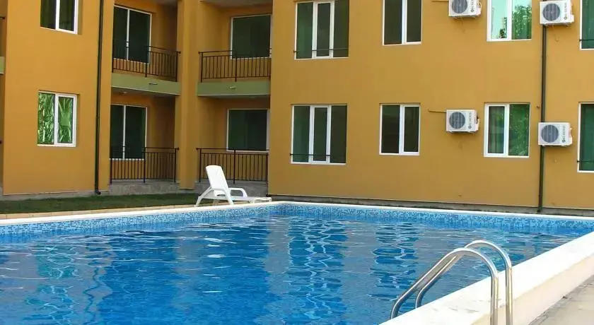 Солнечный берег: Hermes Apartments