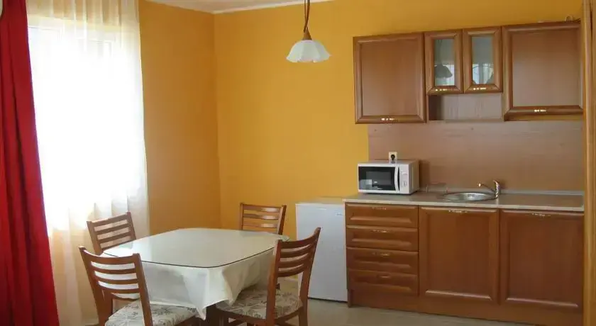 Солнечный берег: Hermes Apartments