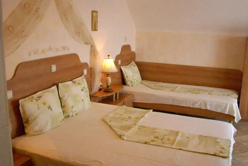 Равда: Family hotel Tropicana