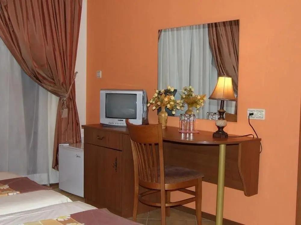 Равда: Family hotel Tropicana