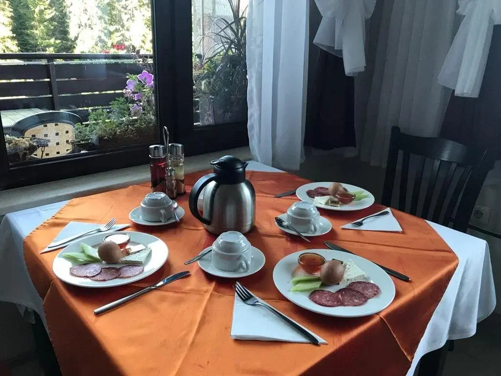 Пампорово: Hotel Ela - UTB P. Hilendarski