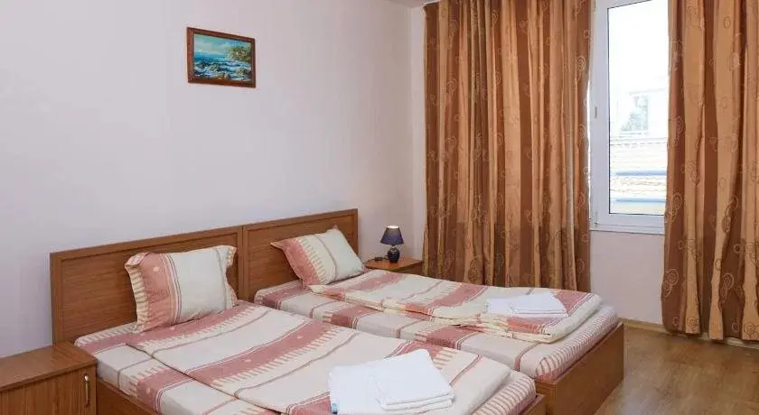 Равда: Guest House Ekaterina
