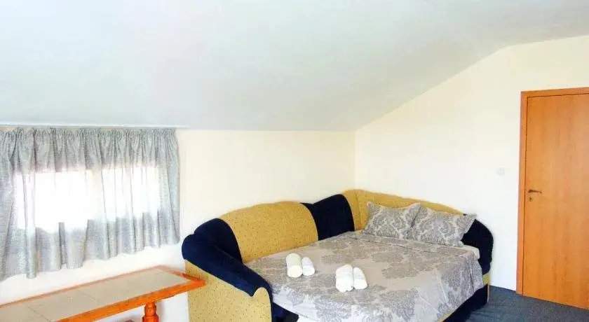Китен: Hotel Globus