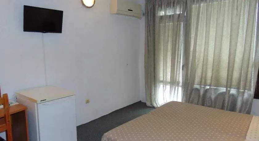 Китен: Hotel Globus