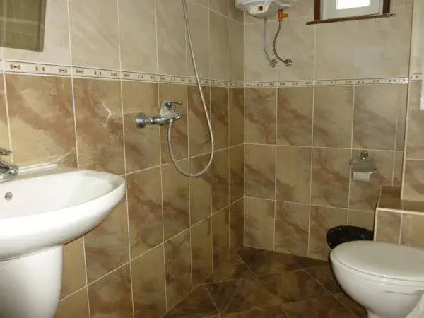 Китен: Hotel Globus