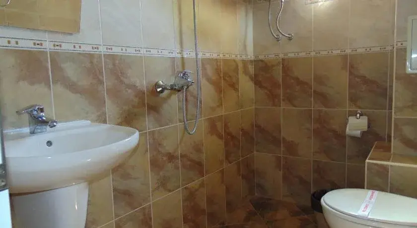 Китен: Hotel Globus