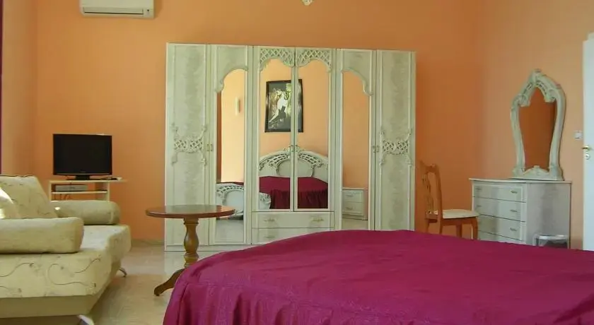 Варна: The Moonlight House (Lunnata kyshta)