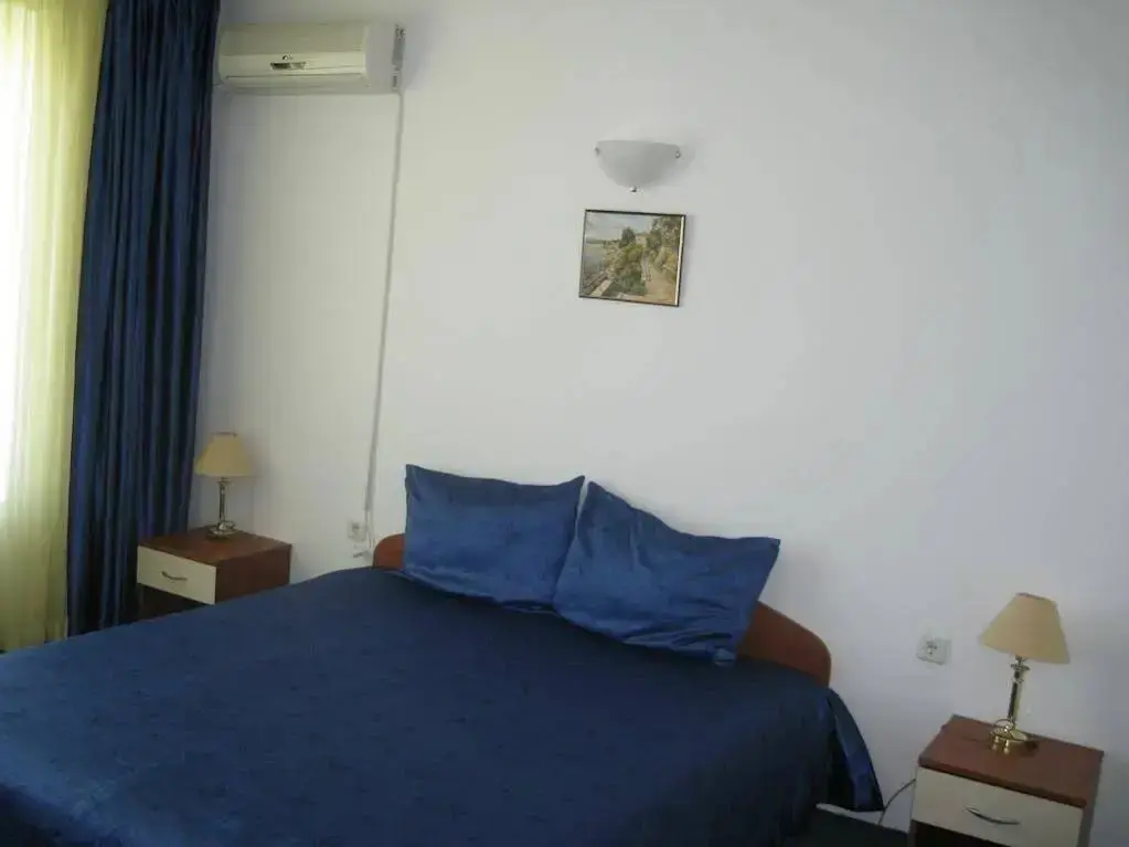 Китен: Hotel Lotos