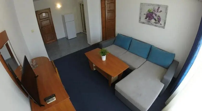 Китен: Hotel Lotos