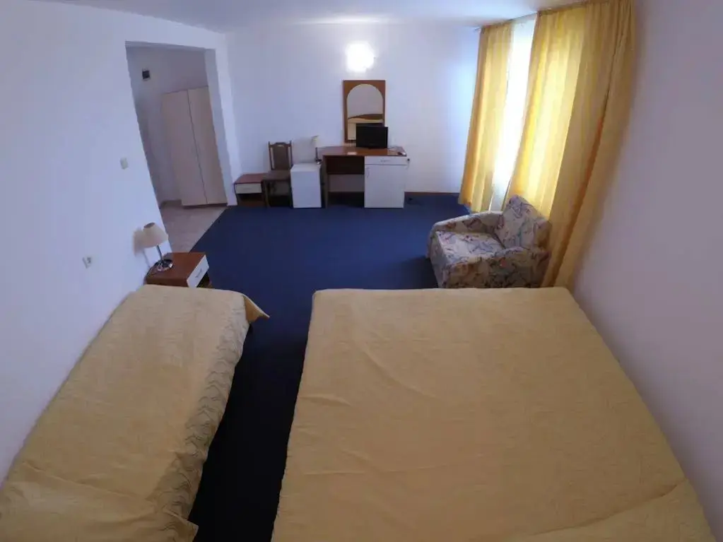 Китен: Hotel Lotos