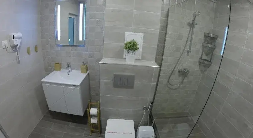 Китен: Hotel Lotos