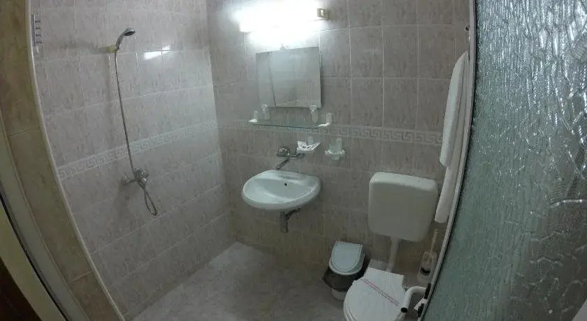 Китен: Hotel Lotos