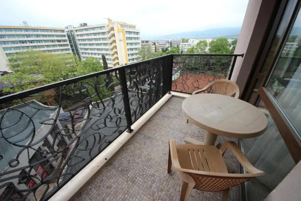 Солнечный берег: Menada Apartments in Royal Beach Resort