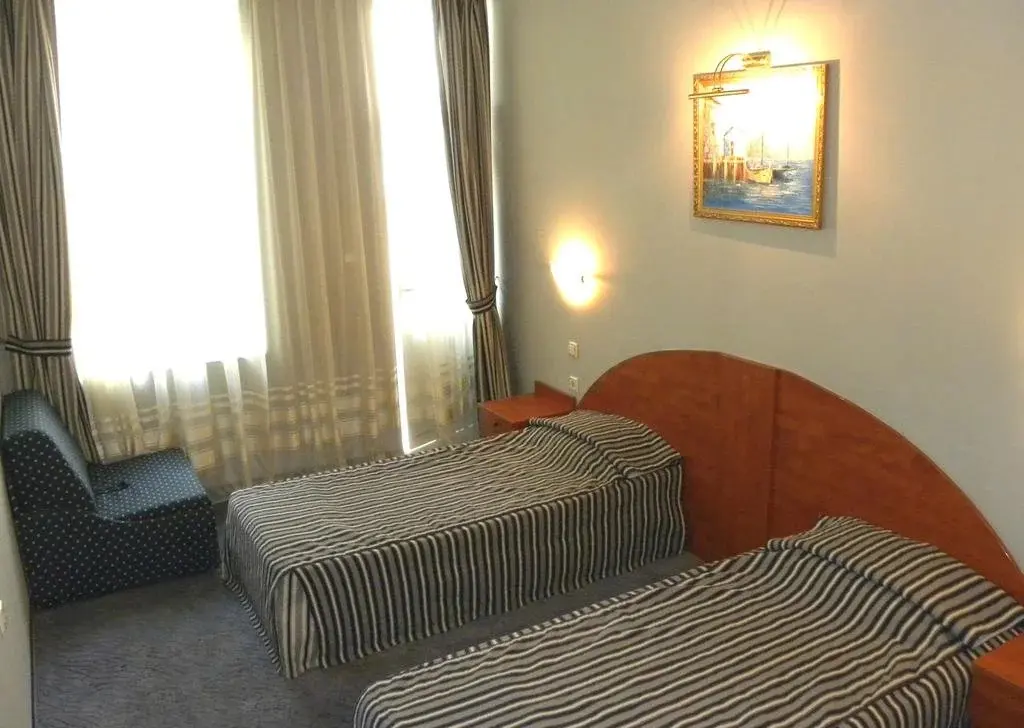 Варна: Three Dolphins Family Hotel
