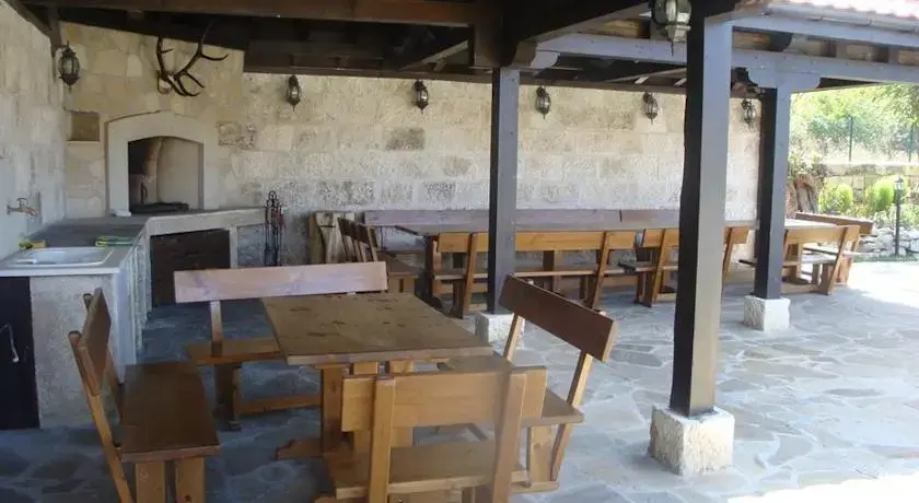 Острица: Guest House Black Lom