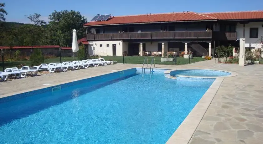 Острица: Guest House Black Lom