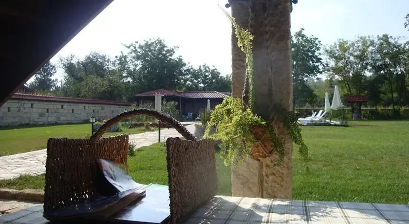 Острица: Guest House Black Lom