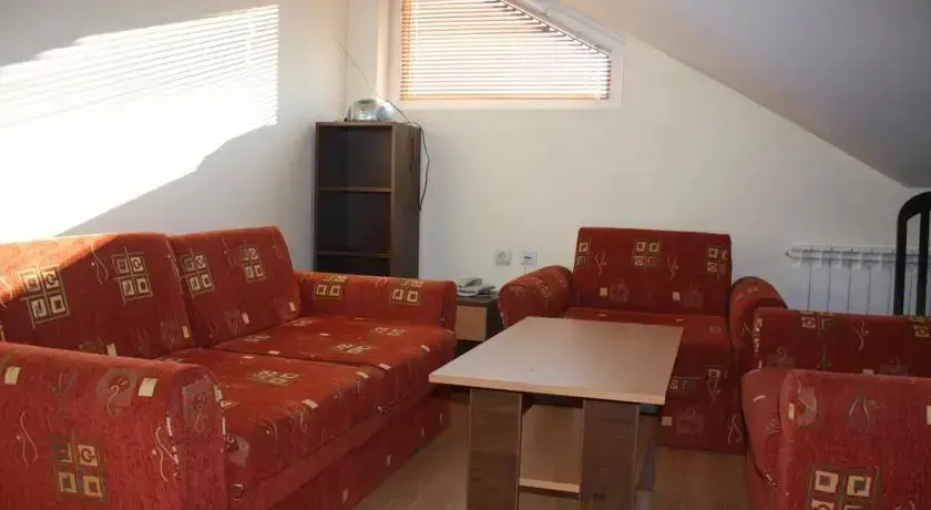 Банско: Two-Bedroom Apartment in Bojurland