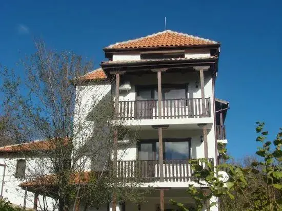Троян: Family Hotel and Restaurant Plamena