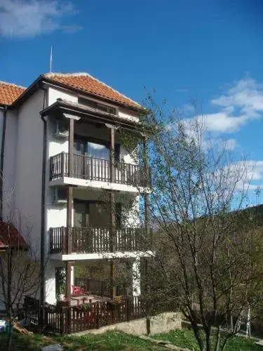 Троян: Family Hotel and Restaurant Plamena