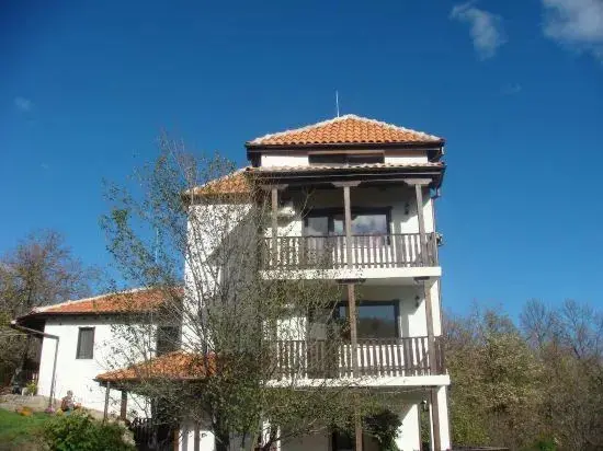 Троян: Family Hotel and Restaurant Plamena