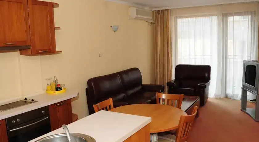 Несебр: Family Hotel Oscar