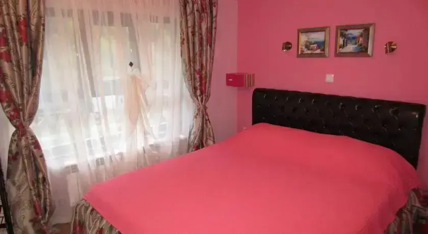 Дупница: The School Hotel