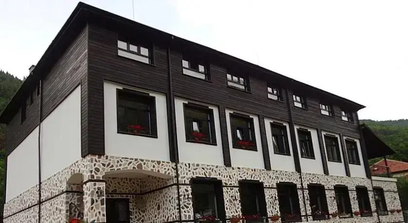 Дупница: The School Hotel