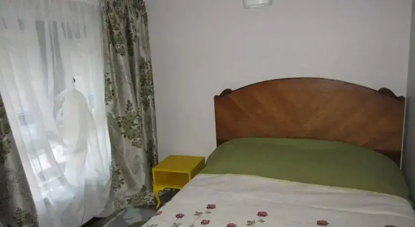 Дупница: The School Hotel