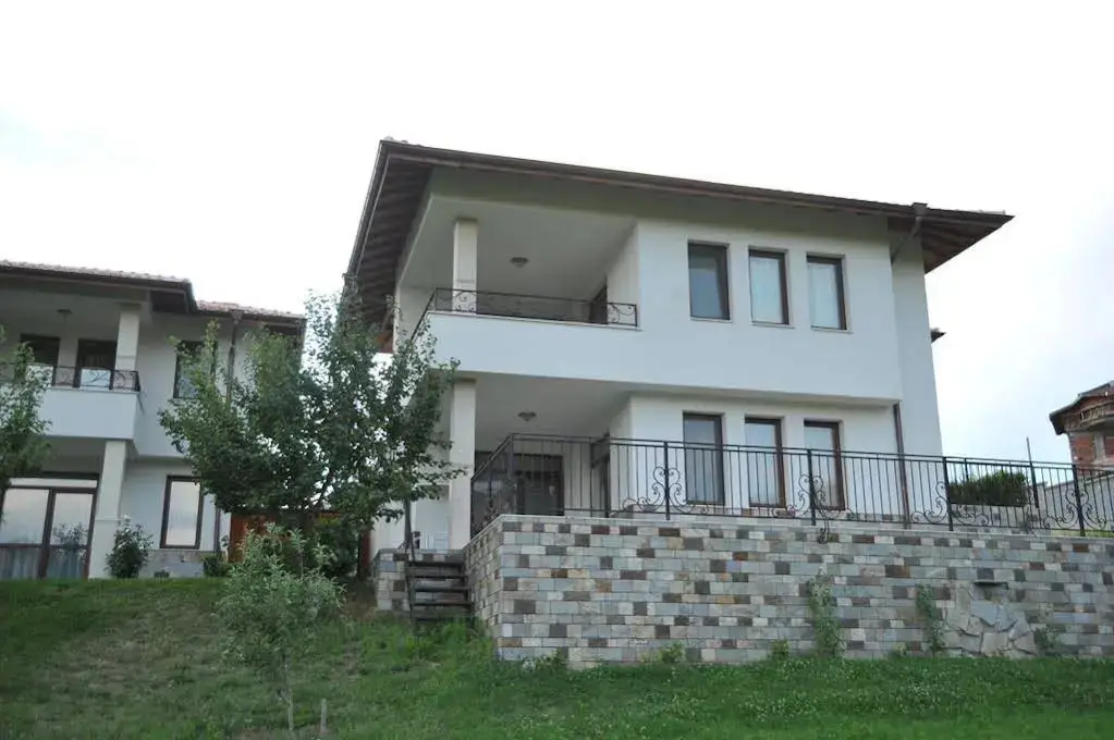 Villas Izgreva — фото 1