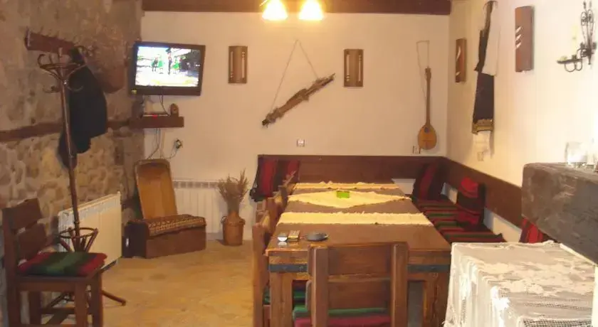 Банско: Vodenicharovata House