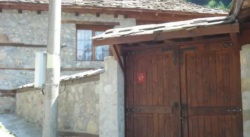 Банско: Vodenicharovata House
