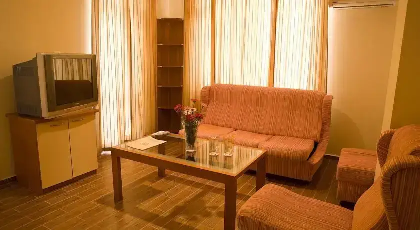 Солнечный берег: Family Hotel Casa Brava