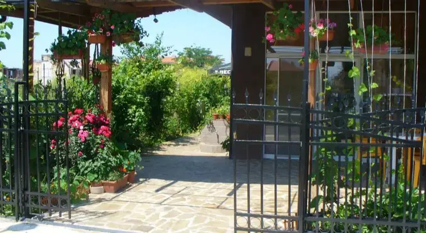 Приморско: Zora Guest House