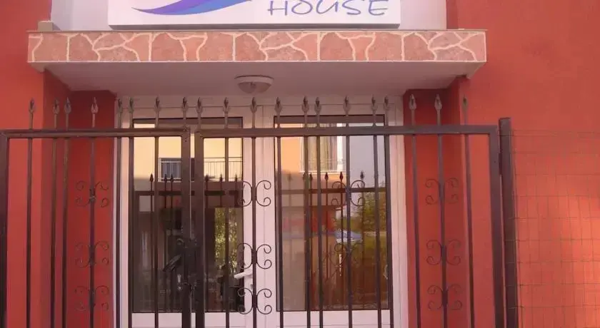 Равда: Adele Guest House