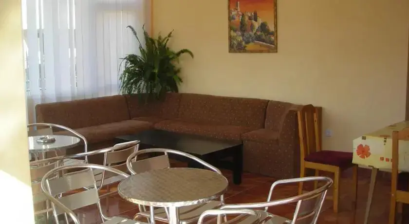 Равда: Adele Guest House