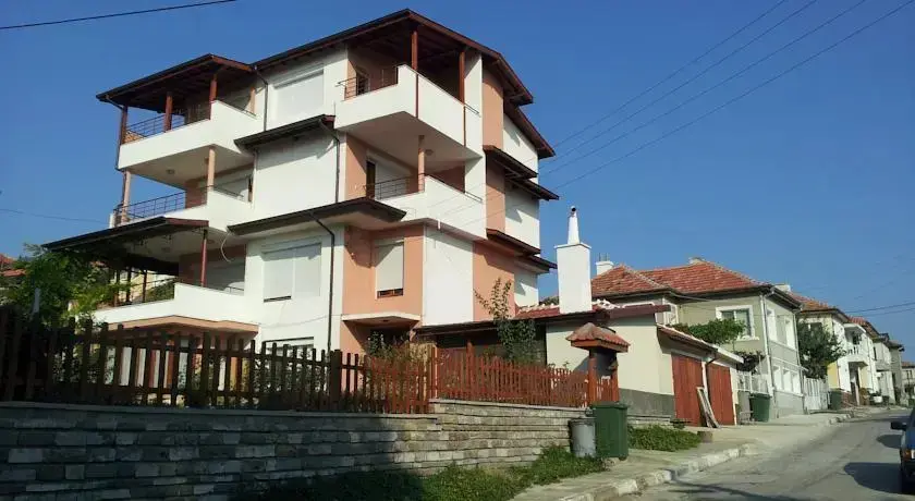 Бяла: Dimovi Guest House