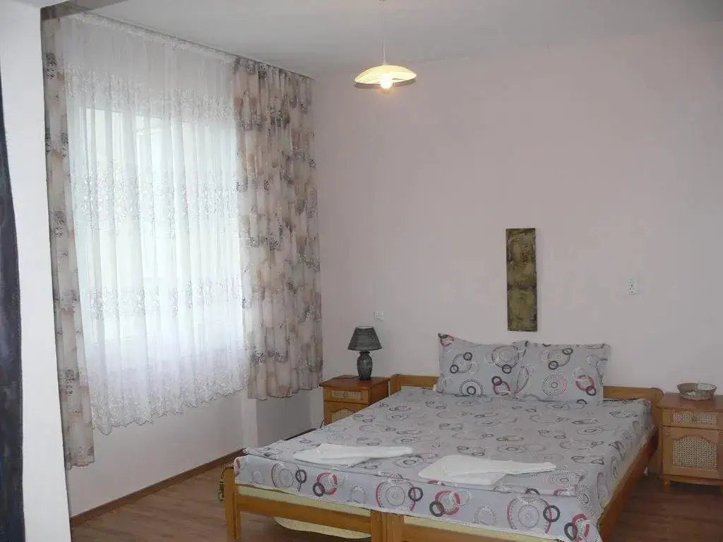 Черноморец: Stedi Guest House