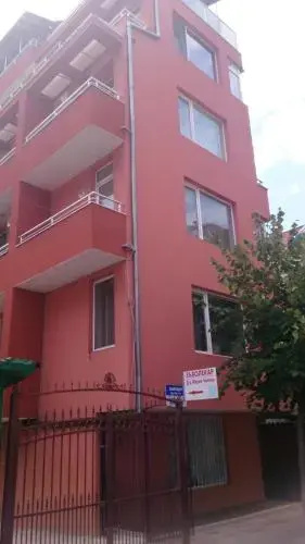 Бургас: Geri Apartment