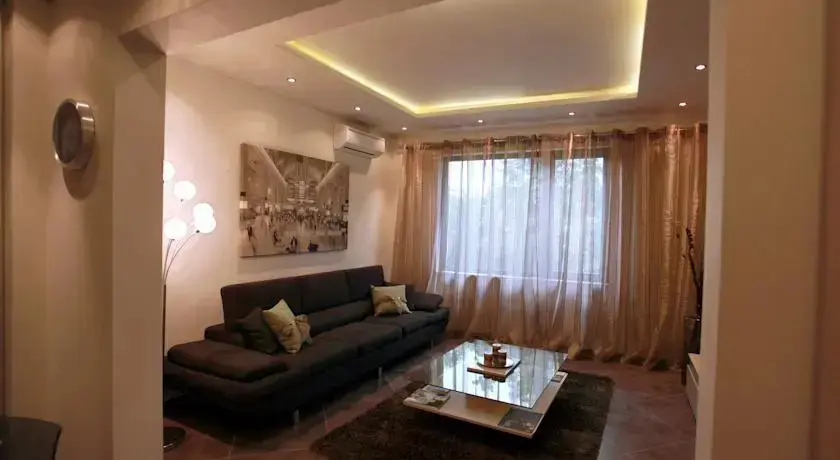 София: Brown Cottage Apartment