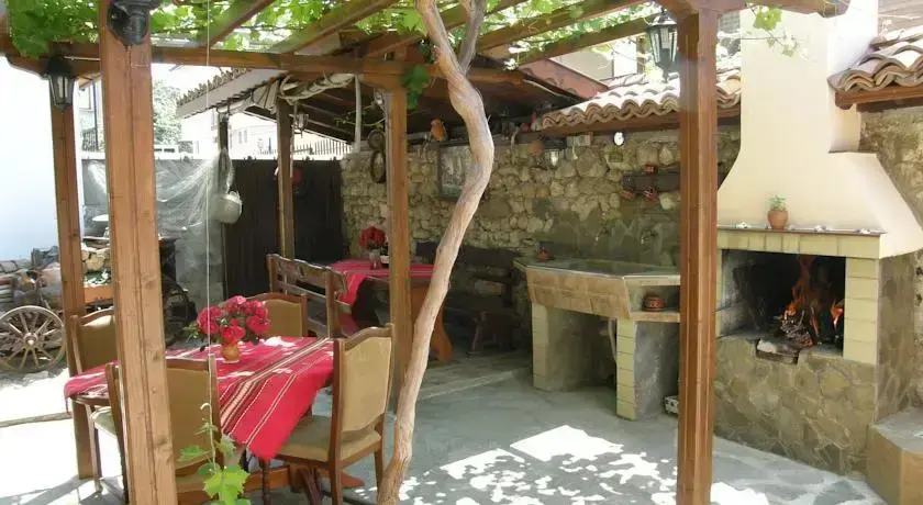 Несебр: Emona Guest House