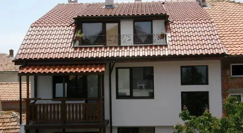 Несебр: Emona Guest House
