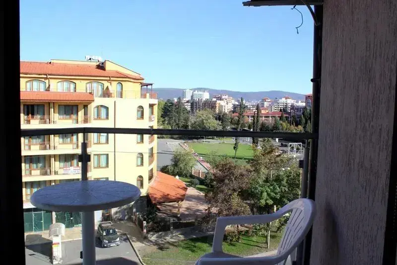 Солнечный берег: Apartcomplex Perla