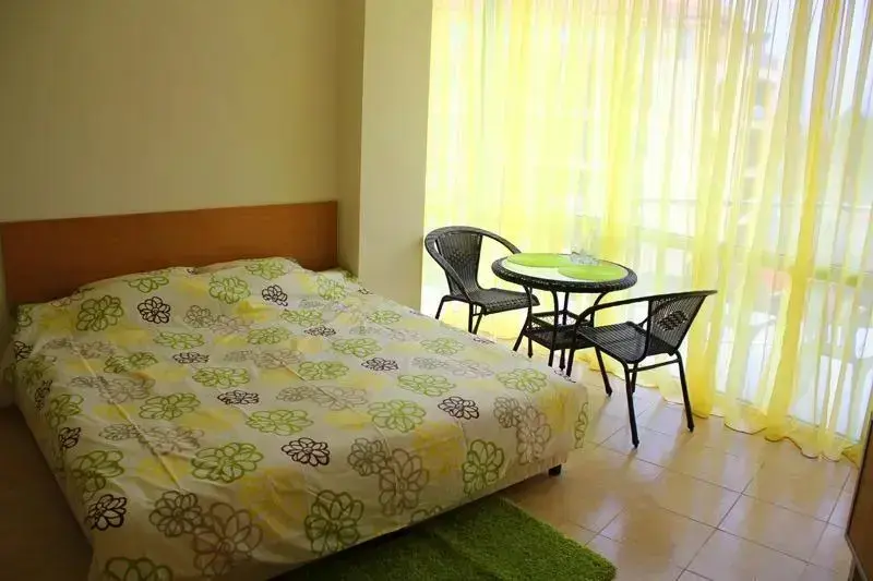 Солнечный берег: Apartcomplex Perla