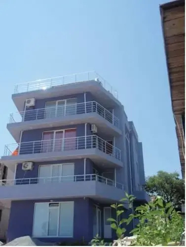 Purple House Suites — фото 1