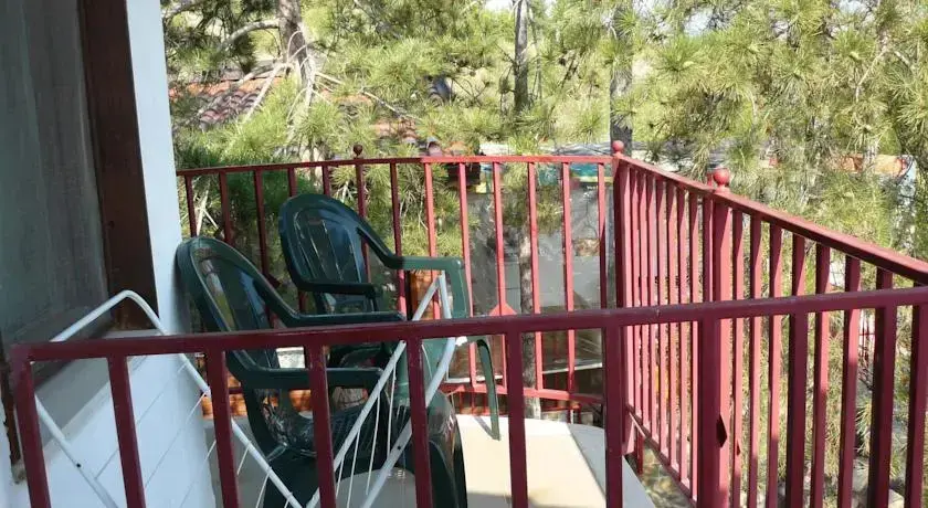 Солнечный берег: Nadia Guest House
