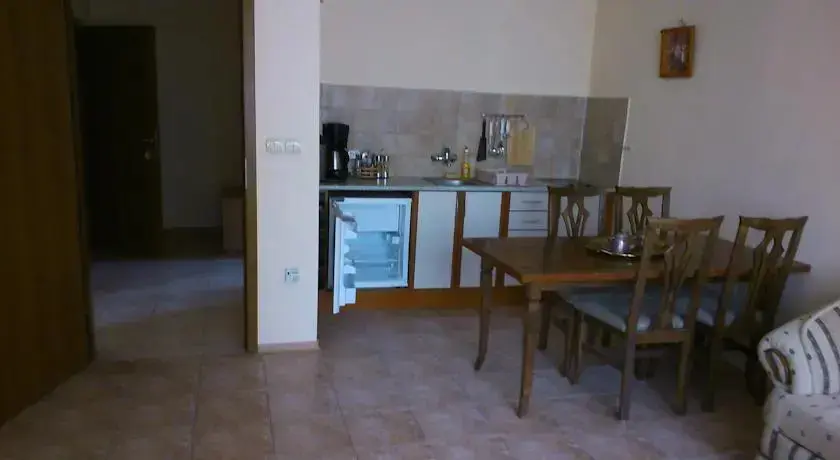 Балчик: Izgrev Apartments