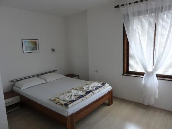 Черноморец: Yanevi Apartments