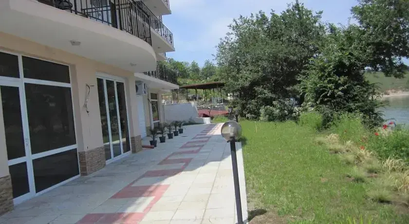 Черноморец: Akra Apartments